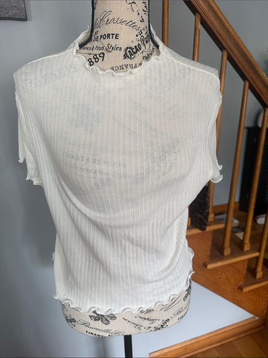 SHEIN Tops - SHEIN White Ribbed Lettuce-Edge Short Sleeve Tee